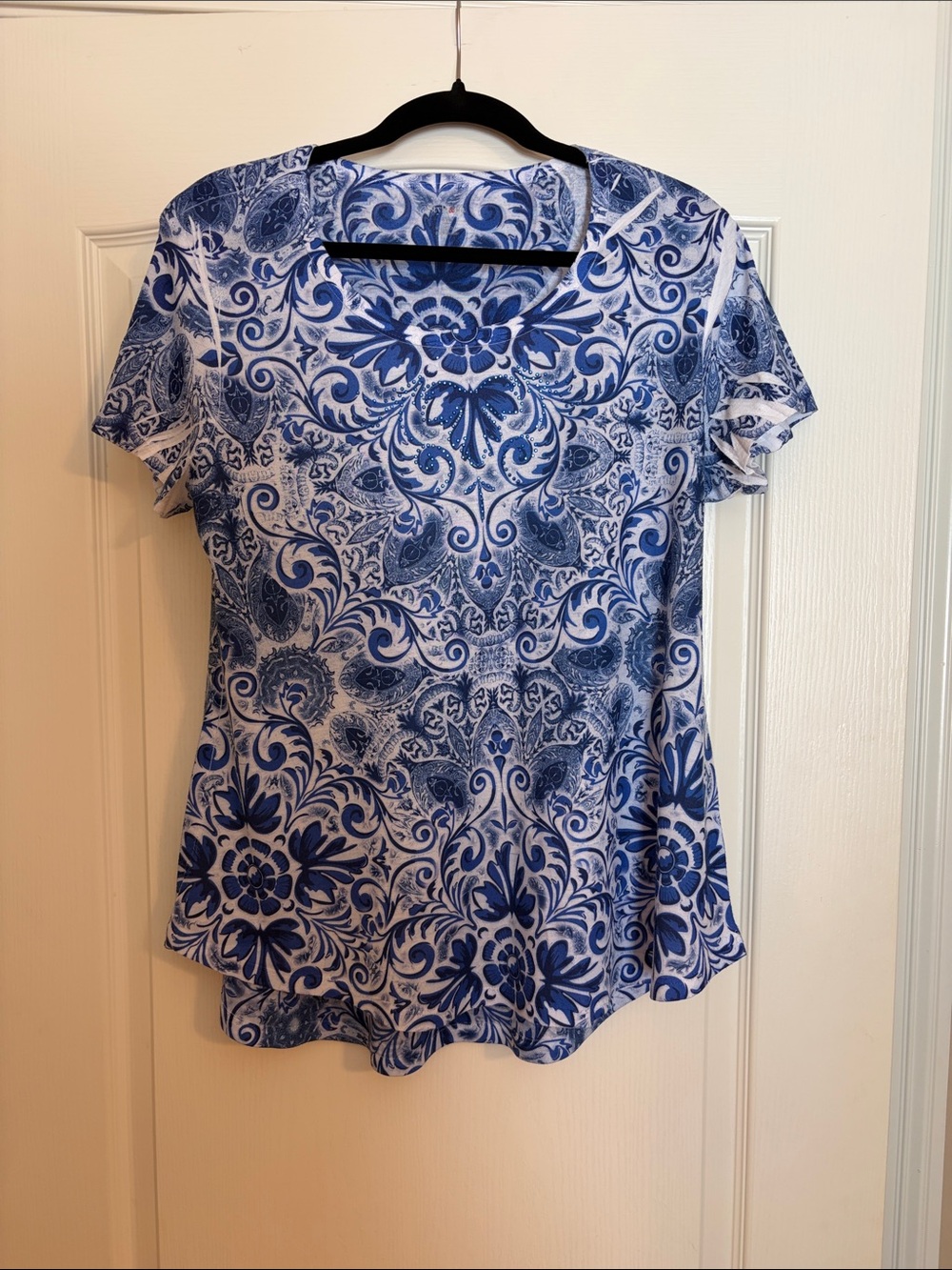 Style & Co. Blue and White Scroll Print with small sparkles Short Sleeve Top XL